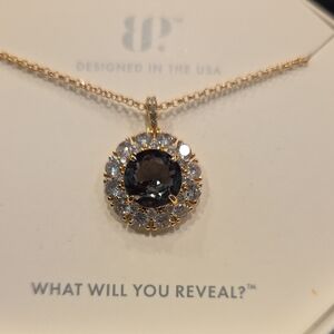 Elegant Gold and Black Pendant Necklace